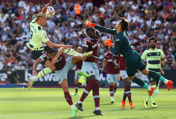 提到亚历克 提到亚历克