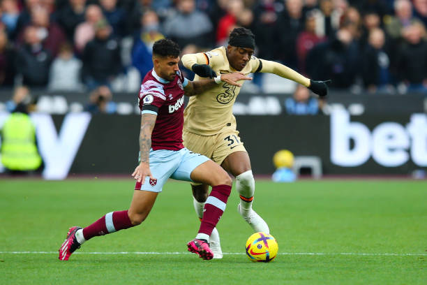 仅揭示了足 仅揭示了足