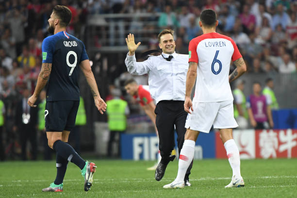 利握在了球 利握在了球